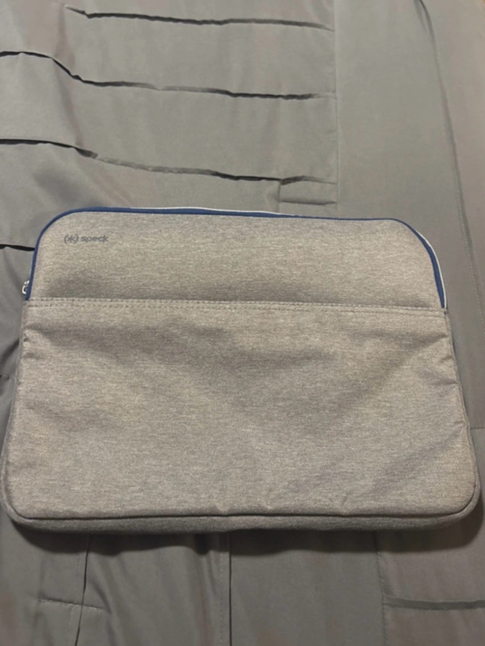 Speck laptop sleeve